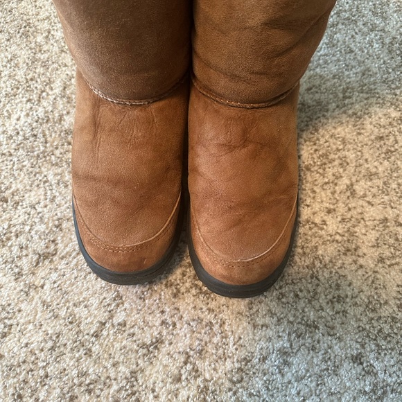 Size 8 Tall Chestnut Ugg Boots with detail - Picture 4 of 4